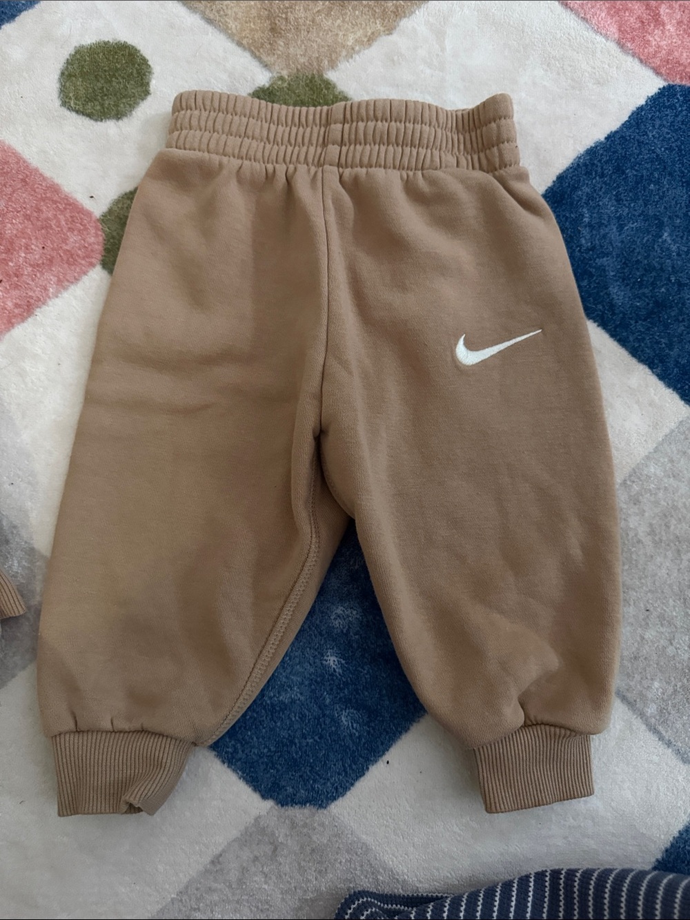 Nike Tan/Brown Crewneck Sweatshirt & Joggers Set with White Swoosh - Picture 4 of 4